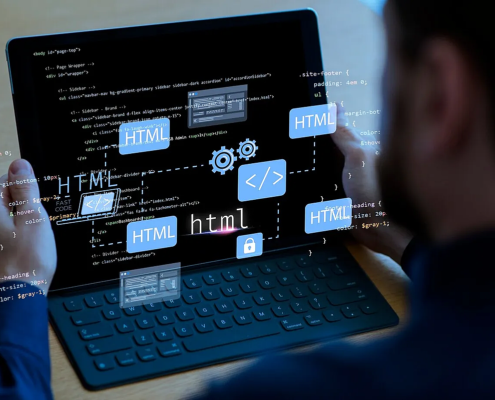 Création de sites internet clés en main 7 Notebook avec du code html à l'écran